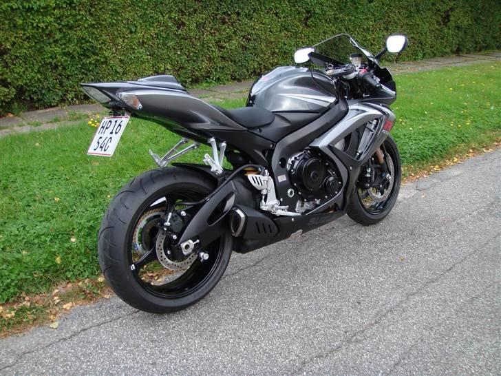 Suzuki GSXR 750 K7 GIXXER billede 3