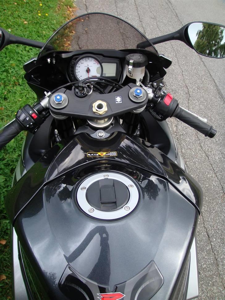 Suzuki GSXR 750 K7 GIXXER billede 7