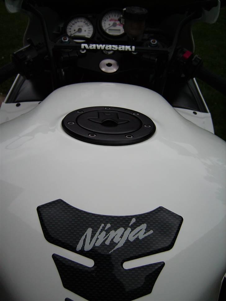 Kawasaki ZX9R billede 8