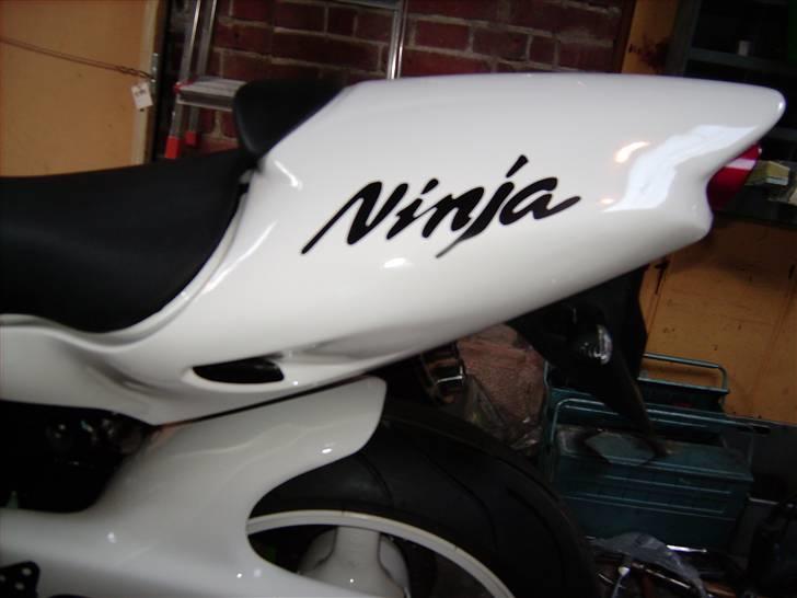 Kawasaki ZX9R billede 10