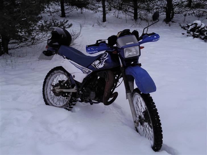 Yamaha DT 175 - Acerbis handguards - Det pyntede gevaldigt. Den ser ikke helt så "splejset" ud længere :) billede 4
