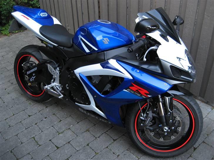 Suzuki Gsx-R 750 K7 "Hot bodies" - Nyt dæk... hmm ved godt det er michelin... billede 16