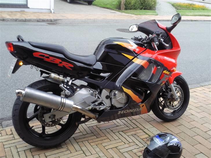 Honda cbr 600 f3 billede 1