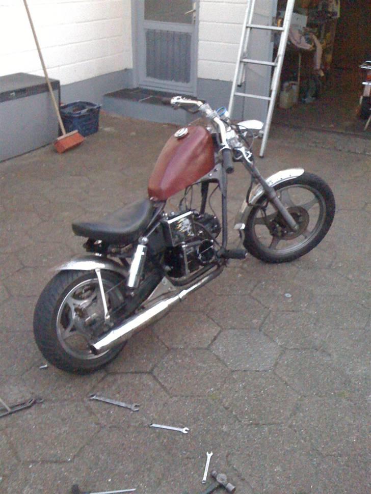 Regal Raptor 125 custom chopper billede 3
