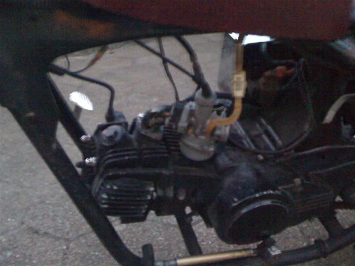 Regal Raptor 125 custom chopper billede 4