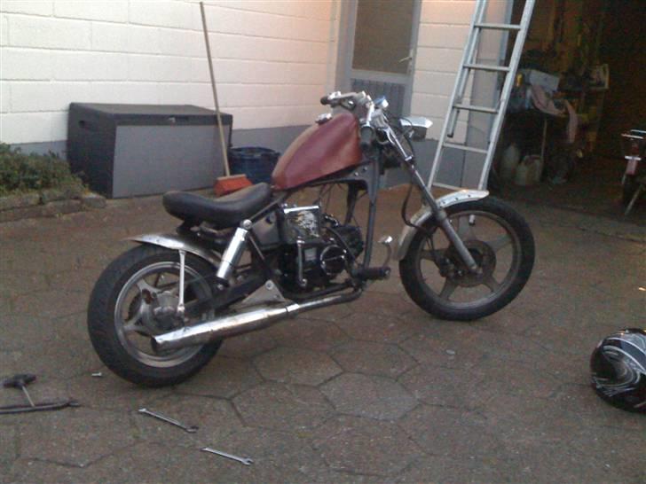 Regal Raptor 125 custom chopper billede 5