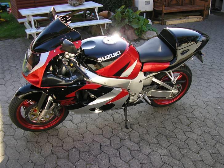 Suzuki gsxr 750 srad solgt billede 2