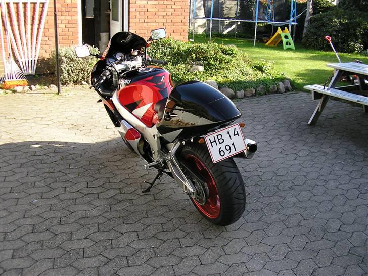 Suzuki gsxr 750 srad solgt billede 3