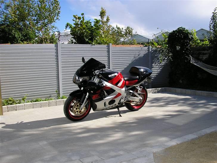 Suzuki gsxr 750 srad solgt billede 5