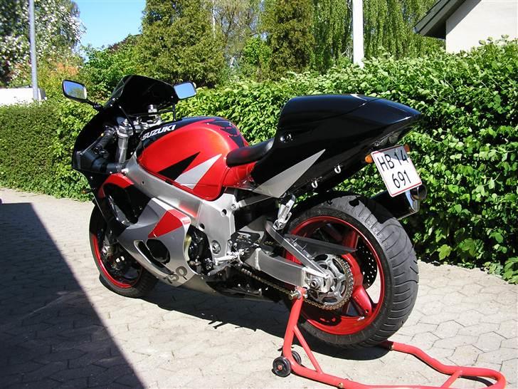 Suzuki gsxr 750 srad solgt billede 6