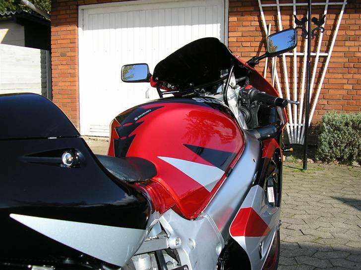 Suzuki gsxr 750 srad solgt billede 7