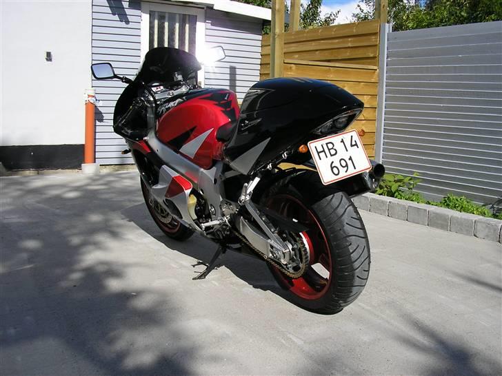 Suzuki gsxr 750 srad solgt billede 8