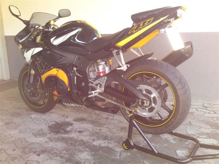 Yamaha YZF-R6 Rossi - Bemærk, matchende baghjulsløfter :) billede 8