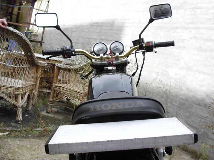 Honda cb 400 *SOLGT* - Hjemmelavet bagagebærer og GS500 instrumenter billede 3