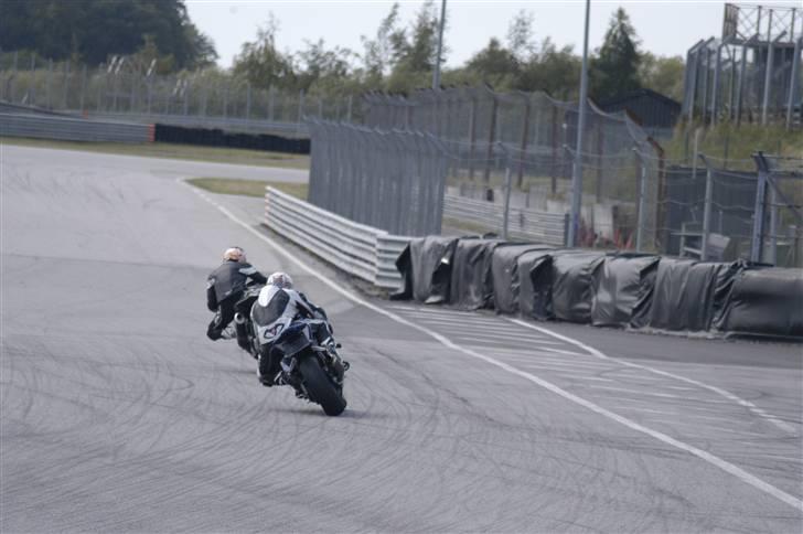 Suzuki Gsx-r 750 *SOLGT* - sorte streger ? hmm :D billede 16