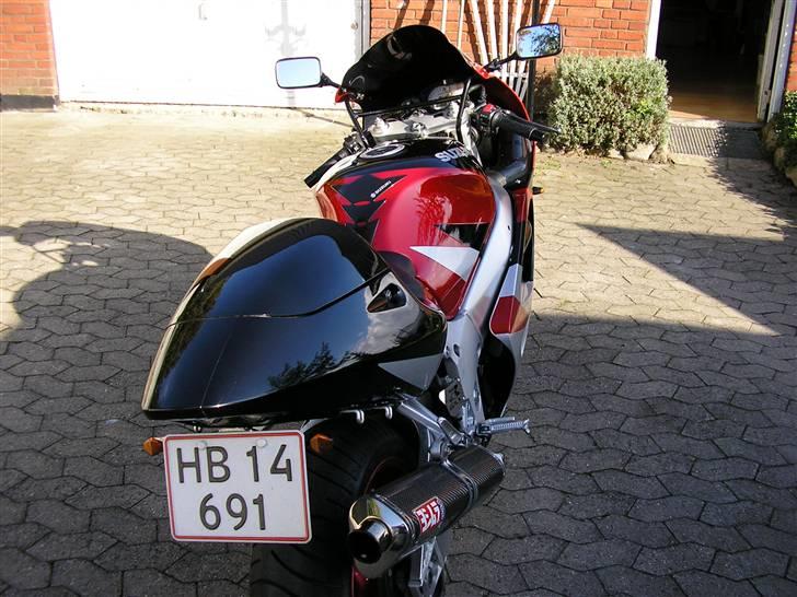 Suzuki gsxr 750 srad solgt billede 13