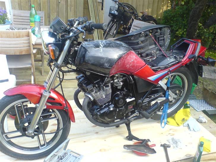 Yamaha XS 400 DOHC ** SOLGT ** - Den havde rustne udstødninger da jeg købte den. De er siden blevet skiftet to gange. billede 16