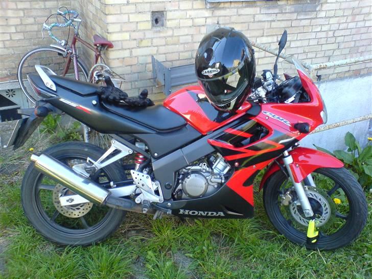 Honda CBR 125 R ** SOLGT ** - Fra min have billede 6