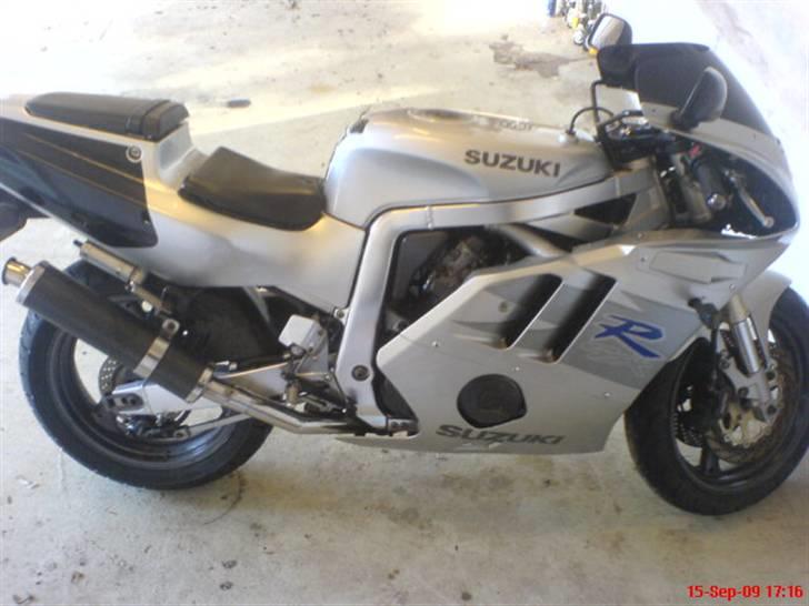 Suzuki GSXR 400R billede 15