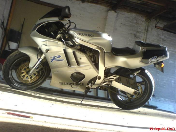 Suzuki GSXR 400R billede 16