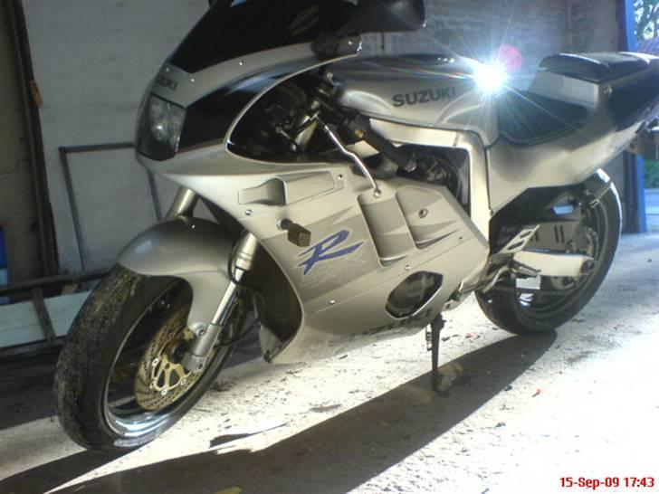 Suzuki GSXR 400R billede 17