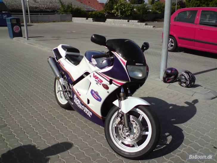 Honda VFR400R billede 2