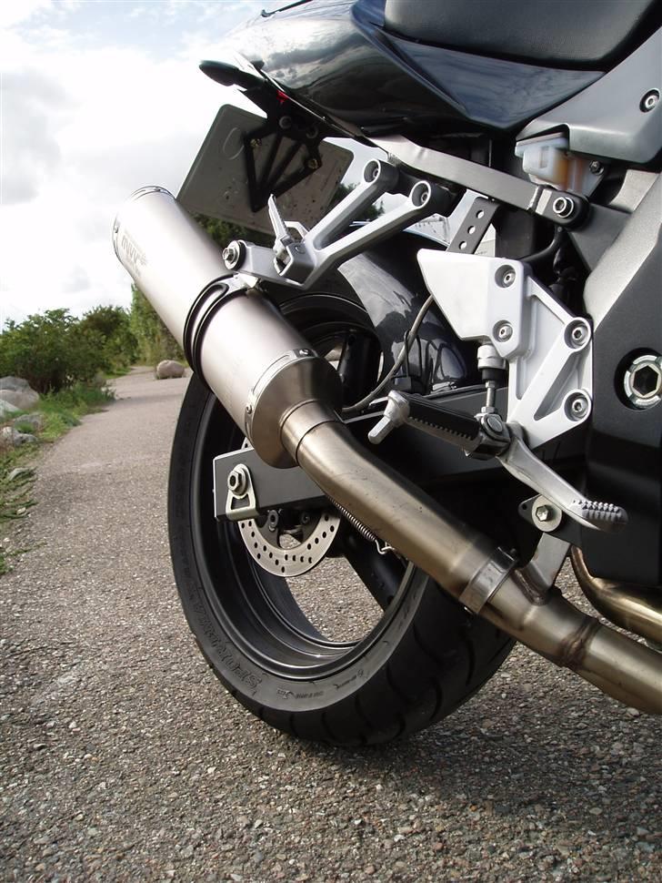 Suzuki SV 650 S - nyeste billede 16-09-09 man kan lige se den armet bremseslange billede 15