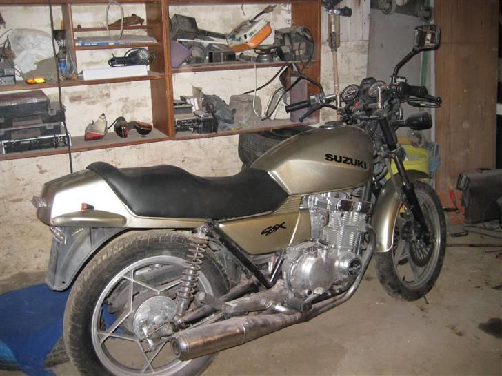 Suzuki gsx400f kantana soldt - så er den blevet malet billede 9