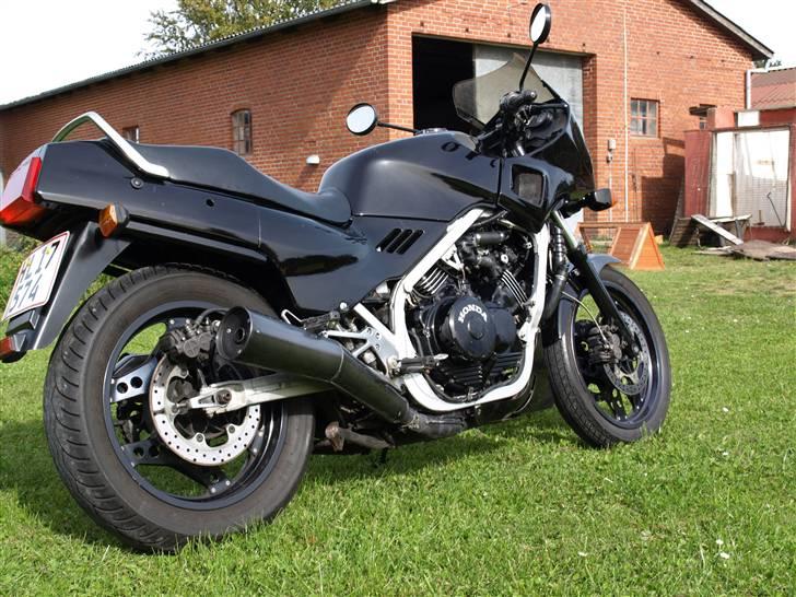 Honda VF1000F (Solgt) billede 3