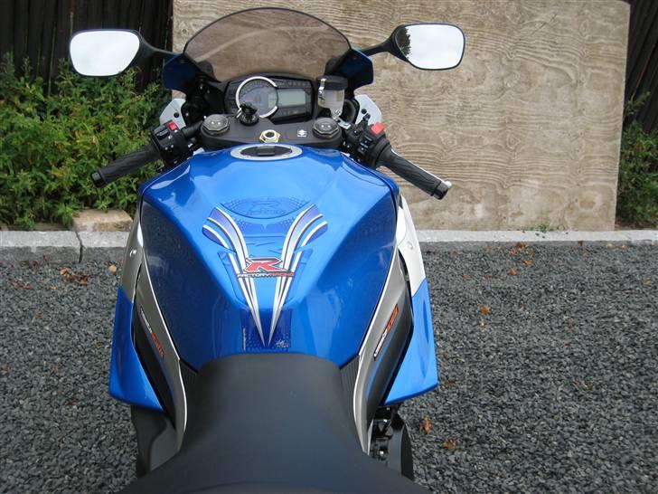 Suzuki GSX-R 1000 K9 - 26-09-09. Ny tankpad efter montering. billede 15