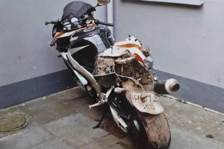 Suzuki GSX-R 600 - Det er så hvad der sker når man prøvet at køre offroad på sådan en cykel billede 5