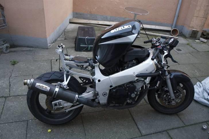 Suzuki GSX-R 600 - Skal til at justere ventilerne billede 9