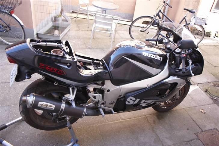 Suzuki GSX-R 600 - Så blev maskinen forvandlet til en 750 :P billede 11