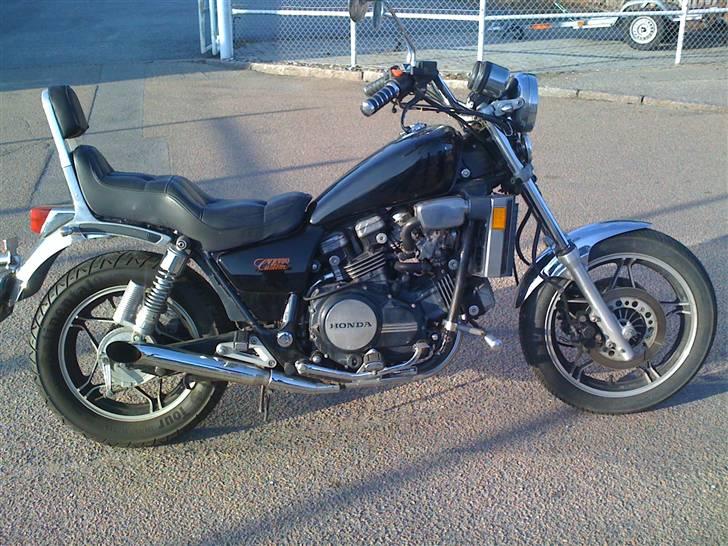 Honda VF750 COSTUM billede 2
