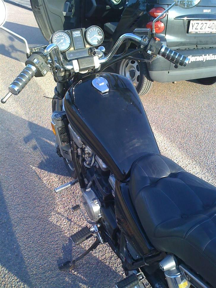 Honda VF750 COSTUM billede 4