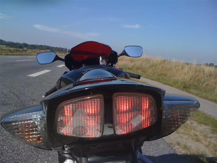 Suzuki gsxr 600 k7 solgt billede 7