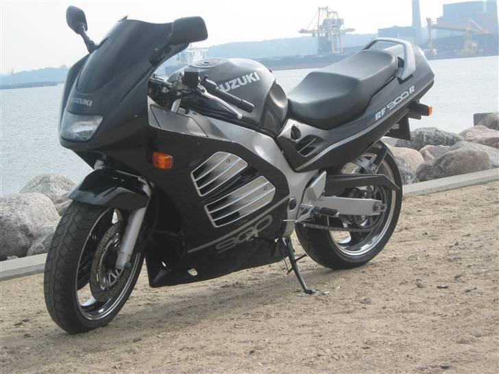 Suzuki Rf 900 R billede 3