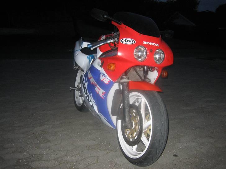 Honda VFR 400R NC30 billede 1