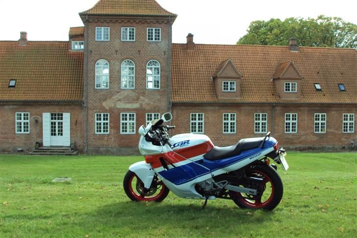 Honda cbr 600 f1 solgt) billede 1