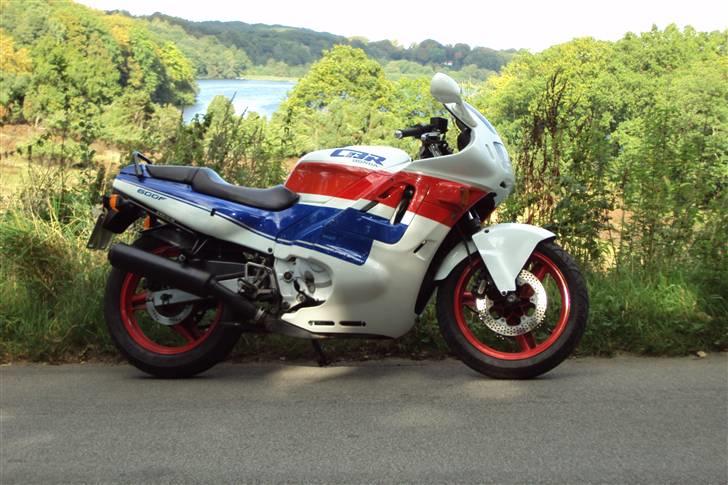 Honda cbr 600 f1 solgt) billede 3