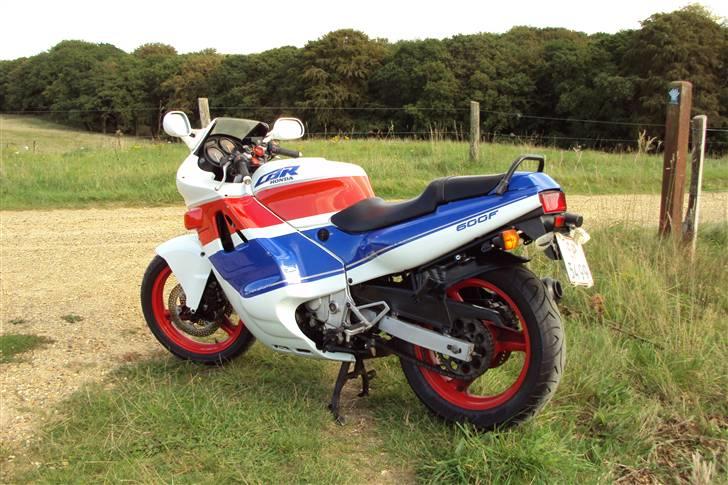 Honda cbr 600 f1 solgt) billede 7