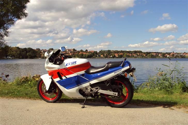Honda cbr 600 f1 solgt) billede 9