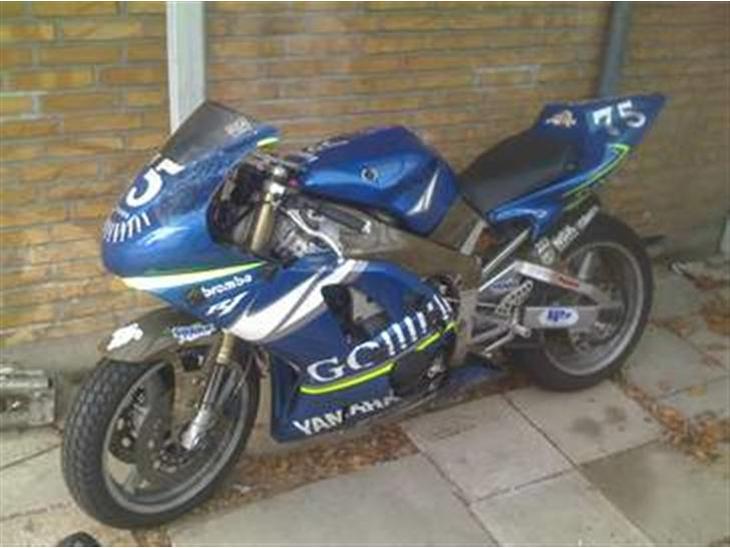 Yamaha R1 billede 1