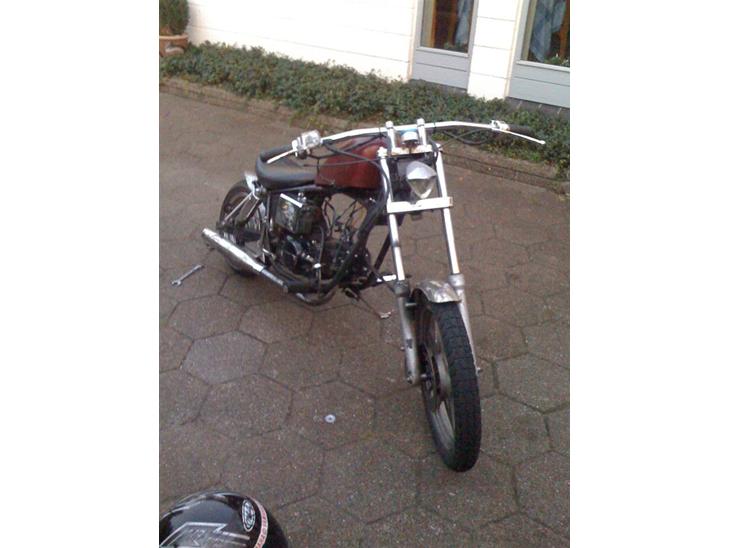Regal Raptor 125 custom chopper billede 1