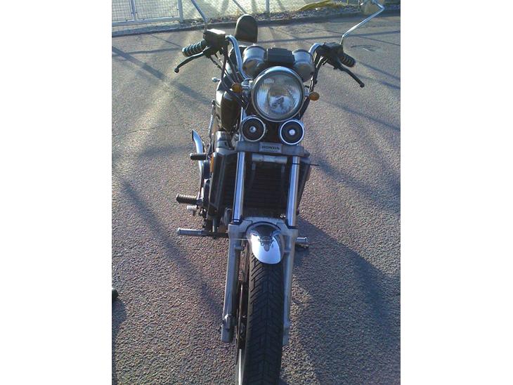 Honda VF750 COSTUM billede 1