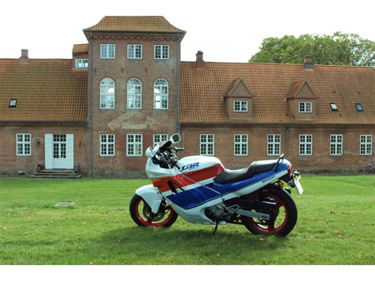 {{currentPhoto.altText}} billede {{currentPhoto.number}}