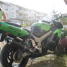 Kawasaki Zx9r "BYTTET"