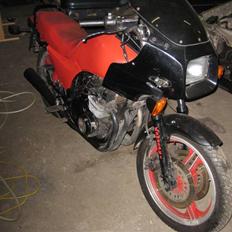 Kawasaki          GPZ 550 Uni Trak