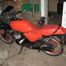 Kawasaki          GPZ 550 Uni Trak