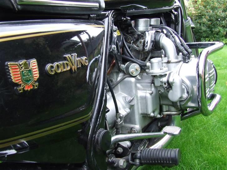 Honda GL 1100 (solgt) - Selvom man normalt forbinder det navn med en masse plastic og bling bling... så er det stadig en Goldwing! billede 6